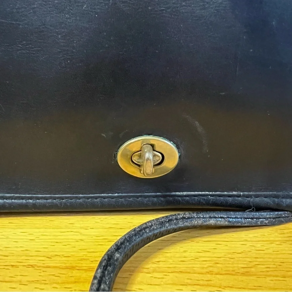 COACH | Vintage Dinky Crossbody (1980s)